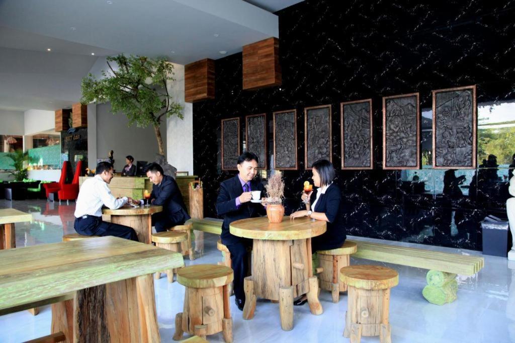 Bukit Daun Hotel And Resort Kediri  Extérieur photo