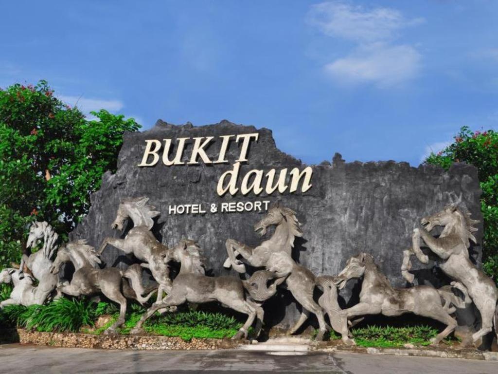 Bukit Daun Hotel And Resort Kediri  Extérieur photo
