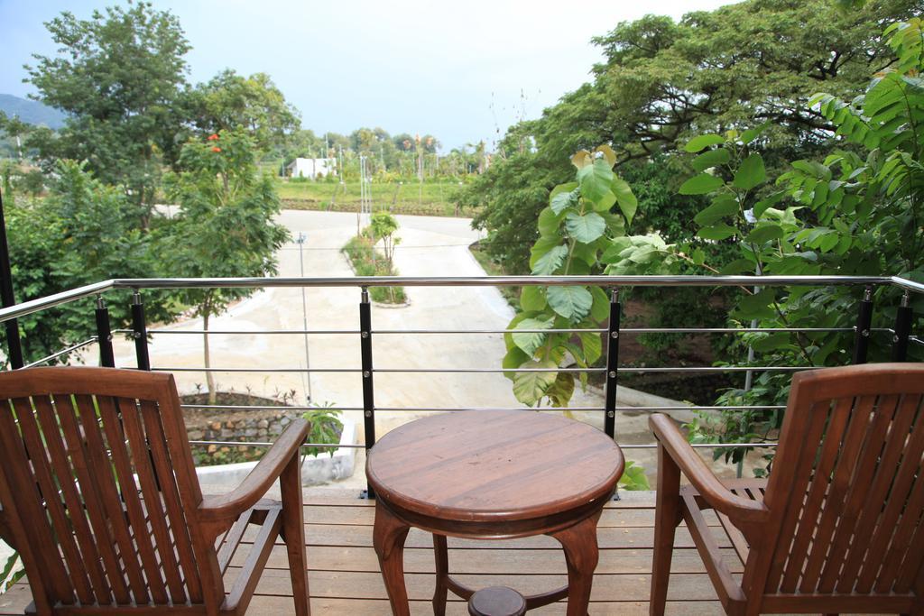 Bukit Daun Hotel And Resort Kediri  Extérieur photo