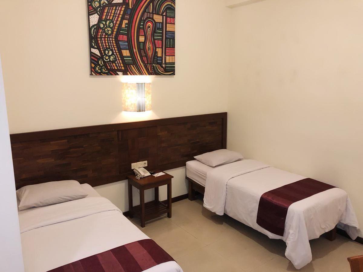 Bukit Daun Hotel And Resort Kediri  Extérieur photo