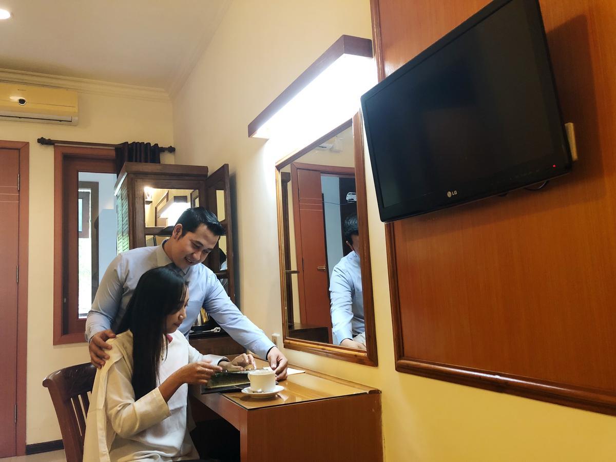 Bukit Daun Hotel And Resort Kediri  Extérieur photo