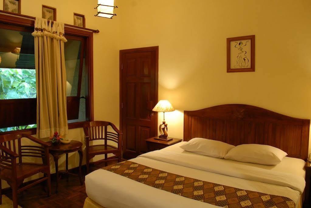 Bukit Daun Hotel And Resort Kediri  Extérieur photo