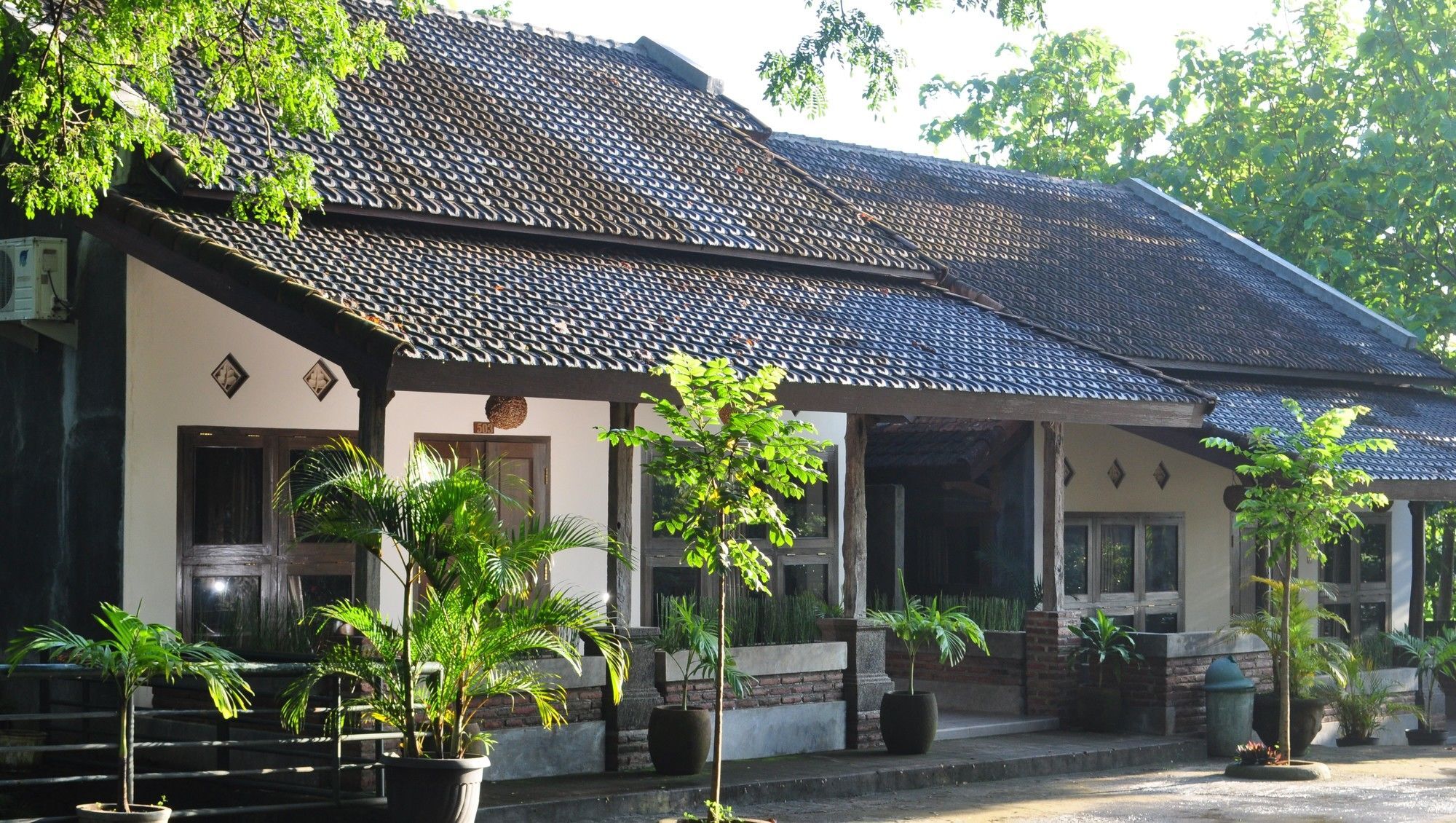 Bukit Daun Hotel And Resort Kediri  Extérieur photo