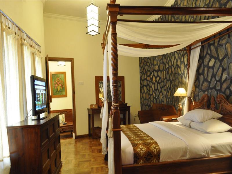 Bukit Daun Hotel And Resort Kediri  Extérieur photo